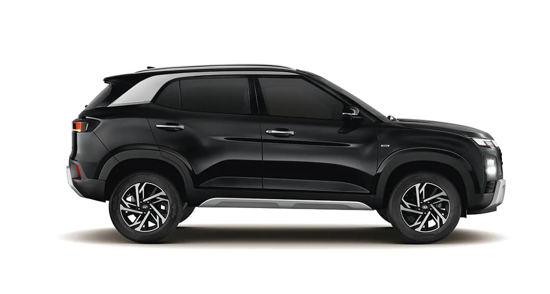 Hyundai Creta in black, side profile